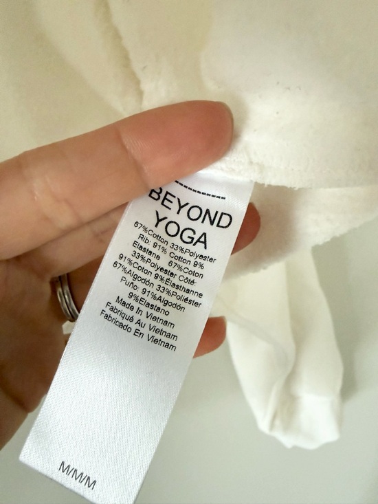 Beyond Yoga LuxeFleece Cropped Crewneck Sweatshirt in Cream Size M - Picture 5 of 6